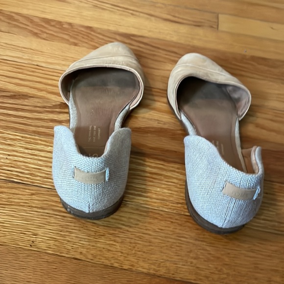 Used khaki Toms shoes. Size: Women’s 6. - Picture 2 of 5